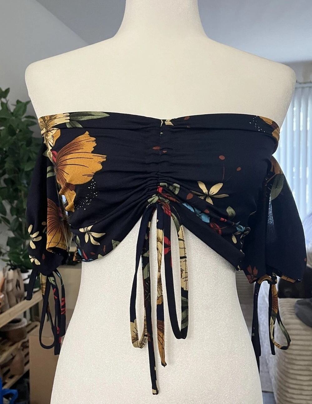 Women's Shein Size Medium Black Floral Off Shoulder Ruched Crop Top Boho Chic